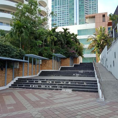 Baan Sathorn Riverfront Bangkok Luaran gambar