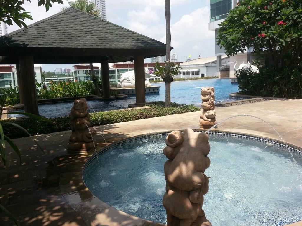 Baan Sathorn Riverfront Bangkok Luaran gambar