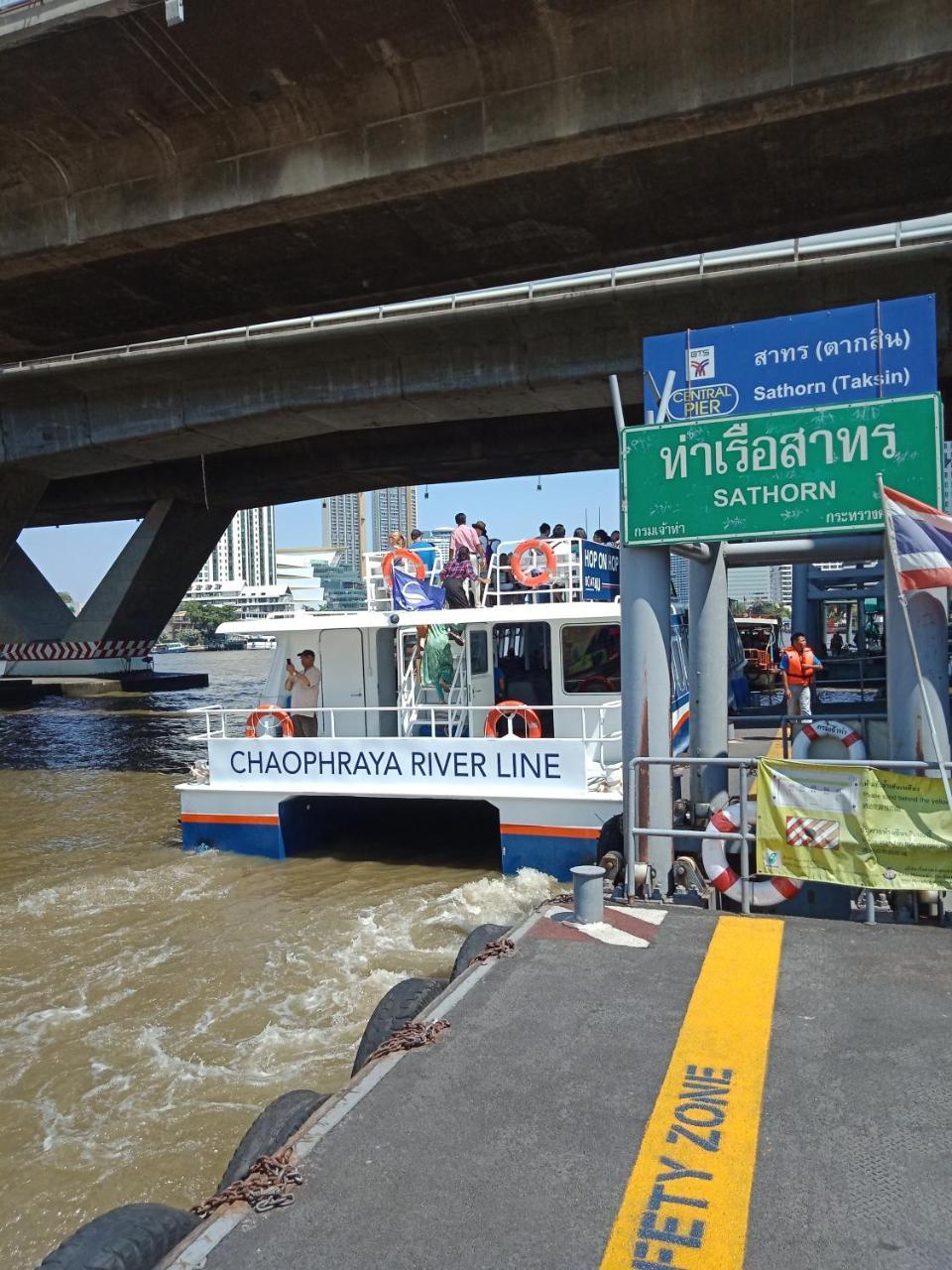 Baan Sathorn Riverfront Bangkok Luaran gambar